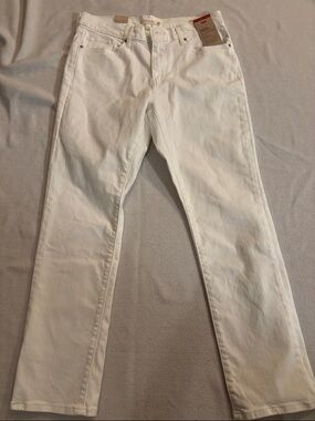 Women’s White Straight-Leg Jeans